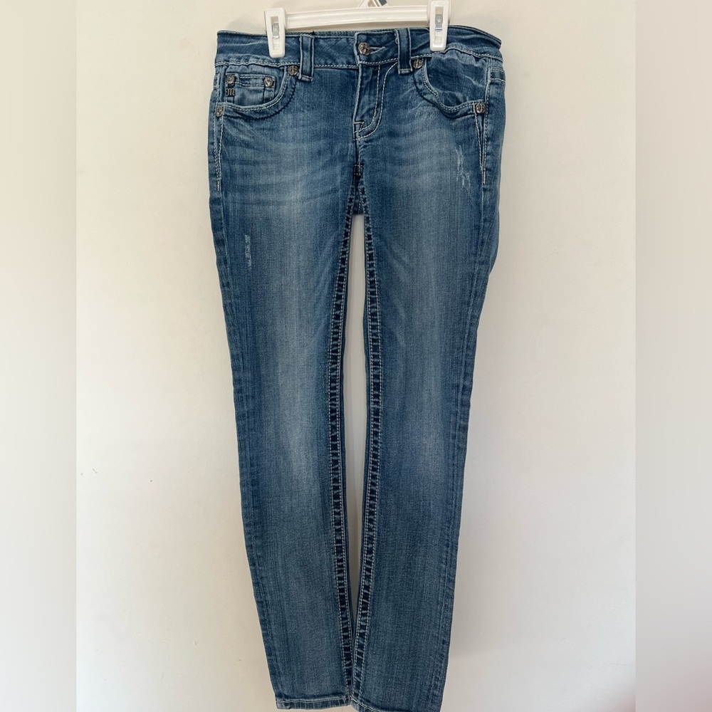 Miss Me brand women’s skinny blue jeans size 27. ~ an approx 32 inch inseam.